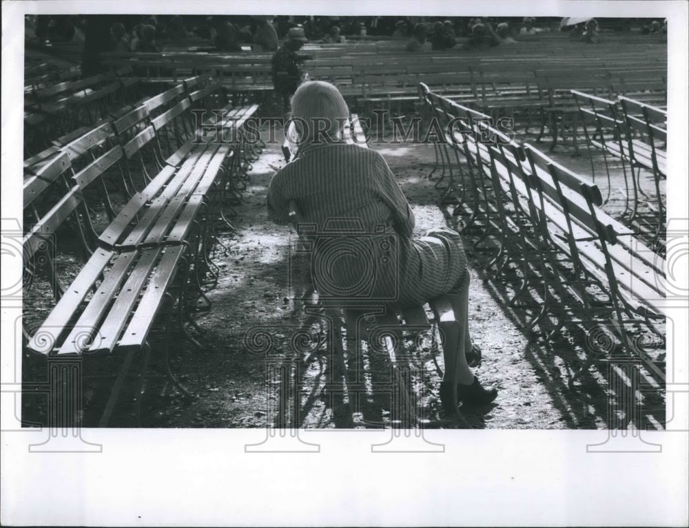 1967 Press Photo Solitary Bench Sitter in Park - Historic Images