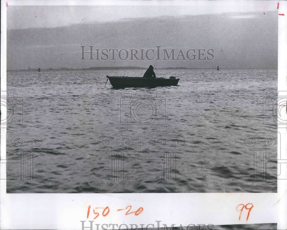 1977 Press Photo Fishing - Historic Images