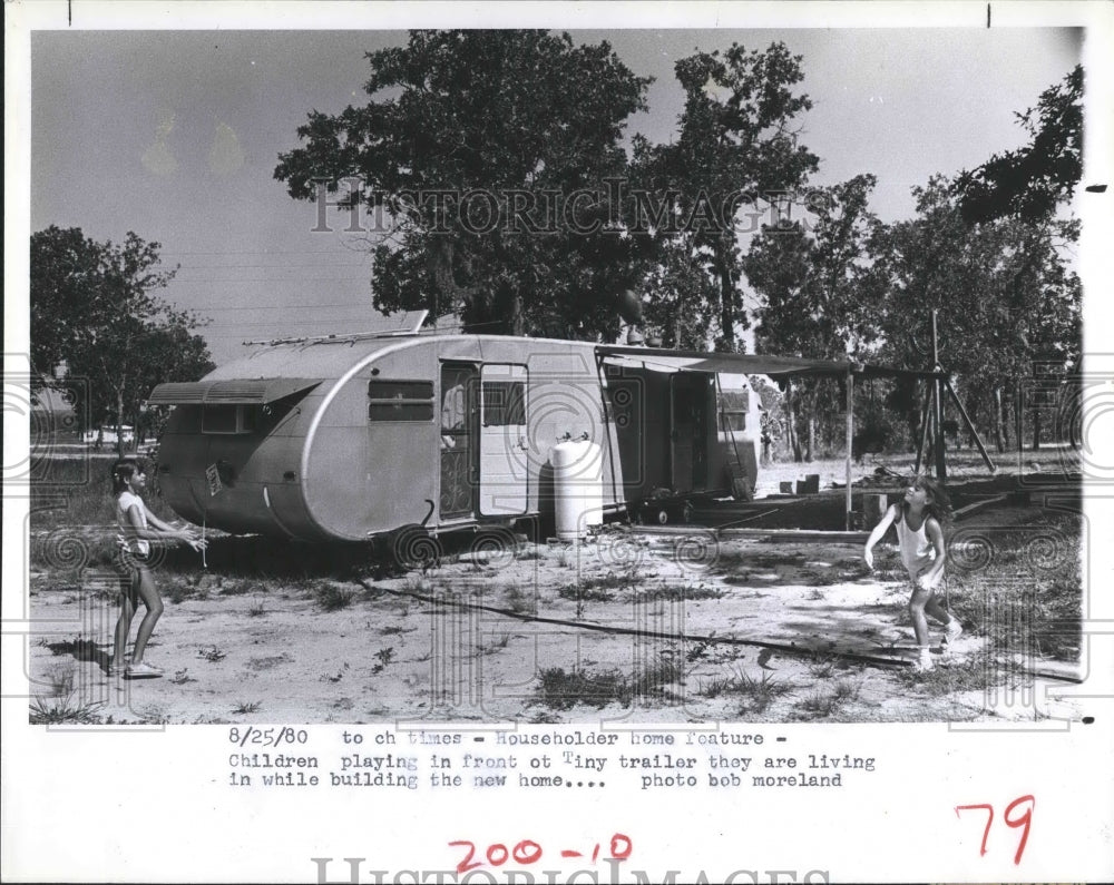 1980 Press Photo Bernie and Alberta Householder Mobile Home - Historic Images