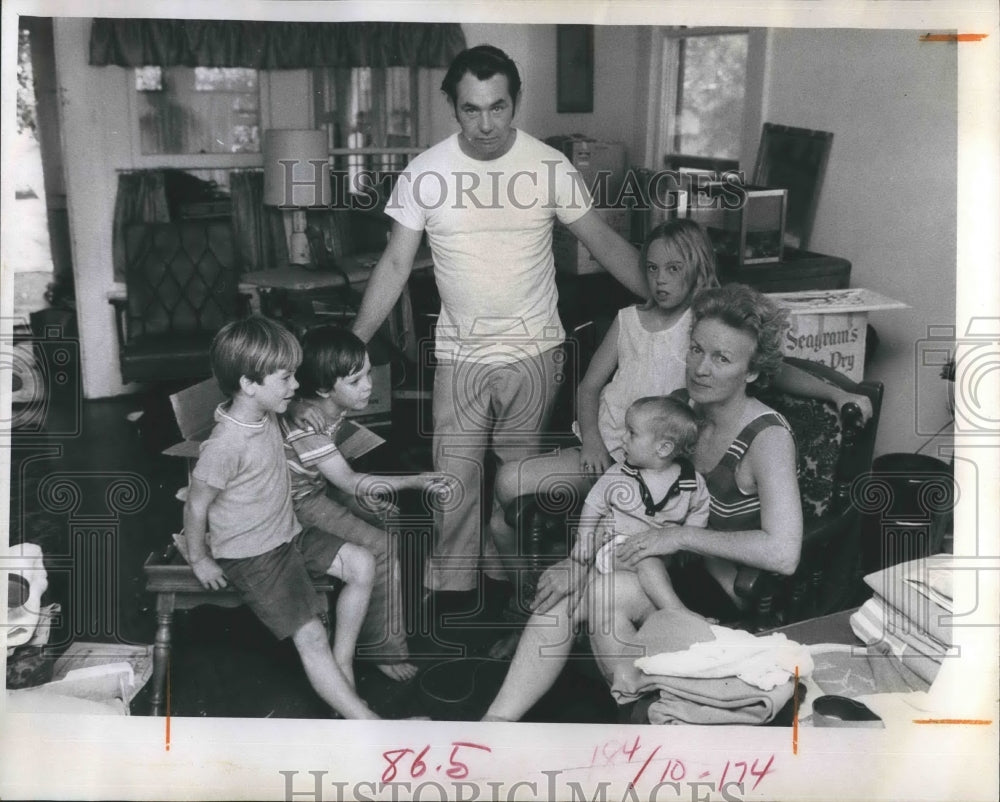 1971 Mr & Mrs Fred Holly & Family-Historic Images