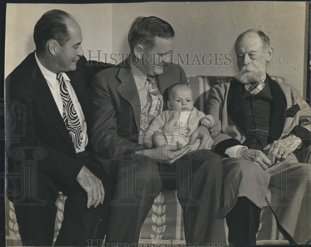 1942 Press Photo Family of Boys - Historic Images