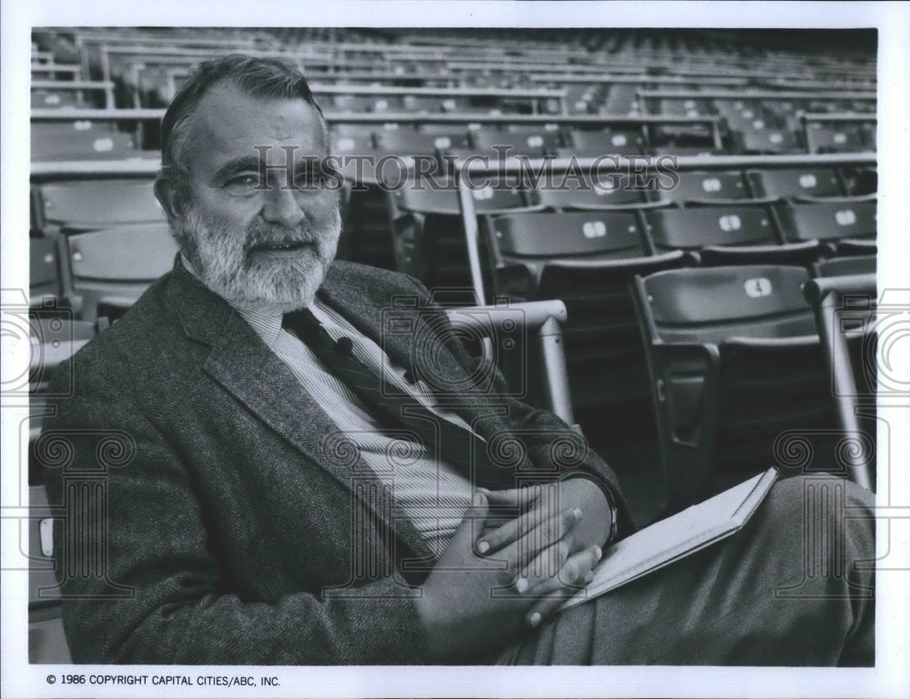1986 Press Photo Ray Gandolf Sports Host and sportswriter. - Historic Images