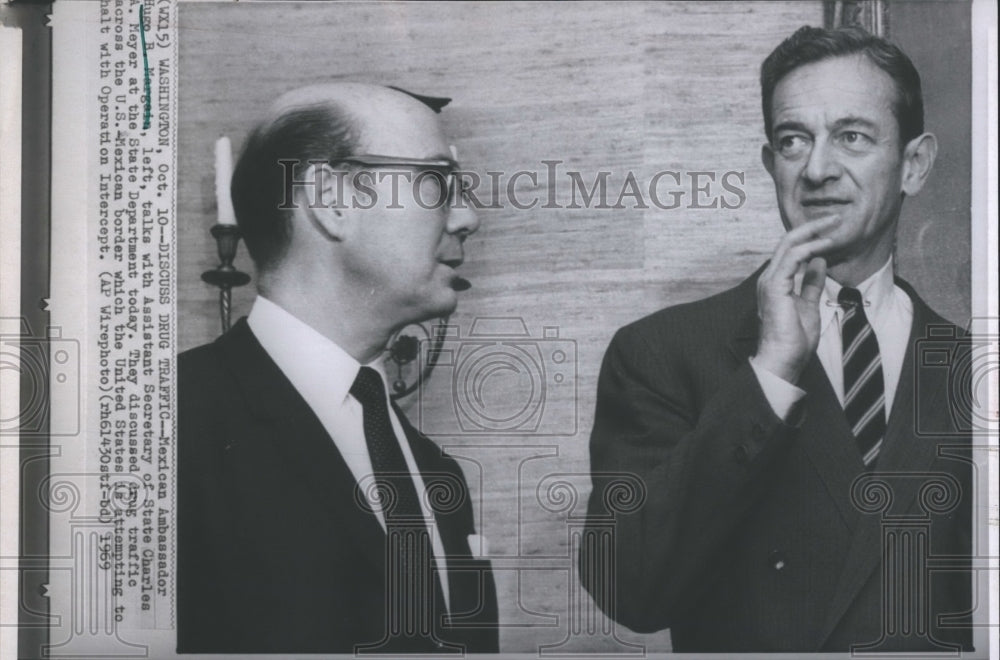 1969 Press Photo Mexican Amb. Hugo Margeia &amp; Asst. Seccy of State Charles Meyer - Historic Images