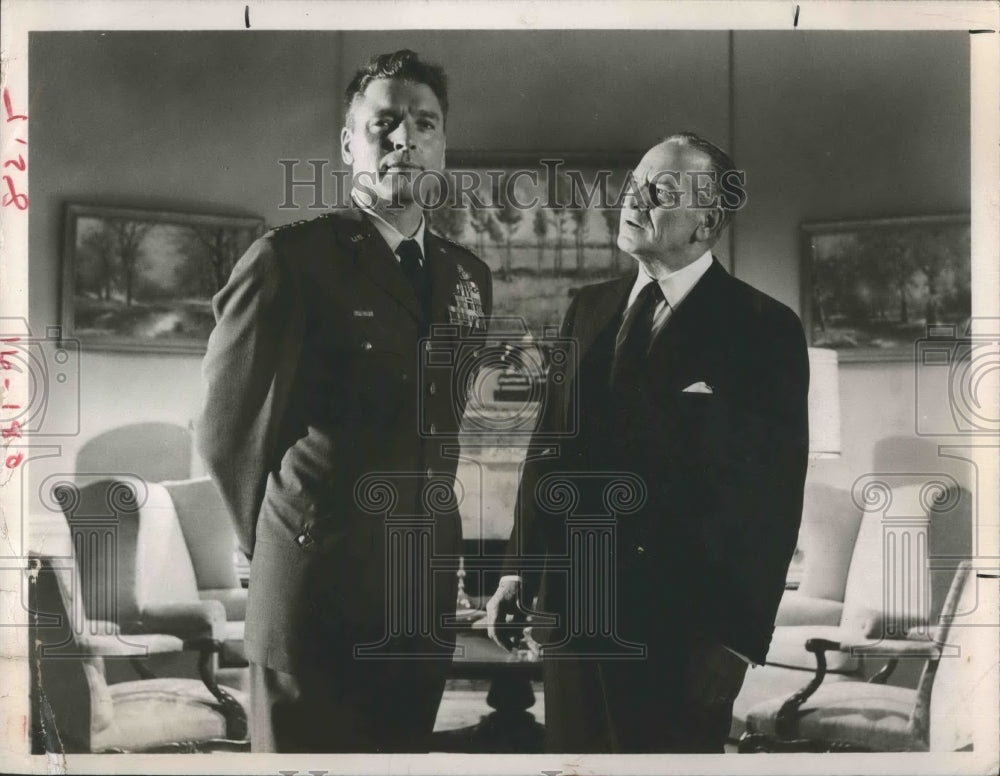 1969 Press Photo Actors Burt Lancaster &amp; Fredric March in &quot;Seven Days in July&quot; - Historic Images