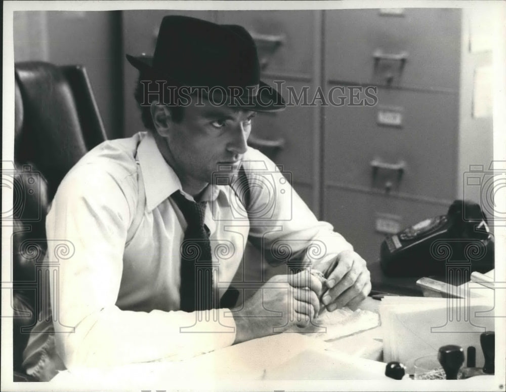1981 Press Photo Kevin Dobson in "Mickey Spillane's Margin for Murder" - Historic Images
