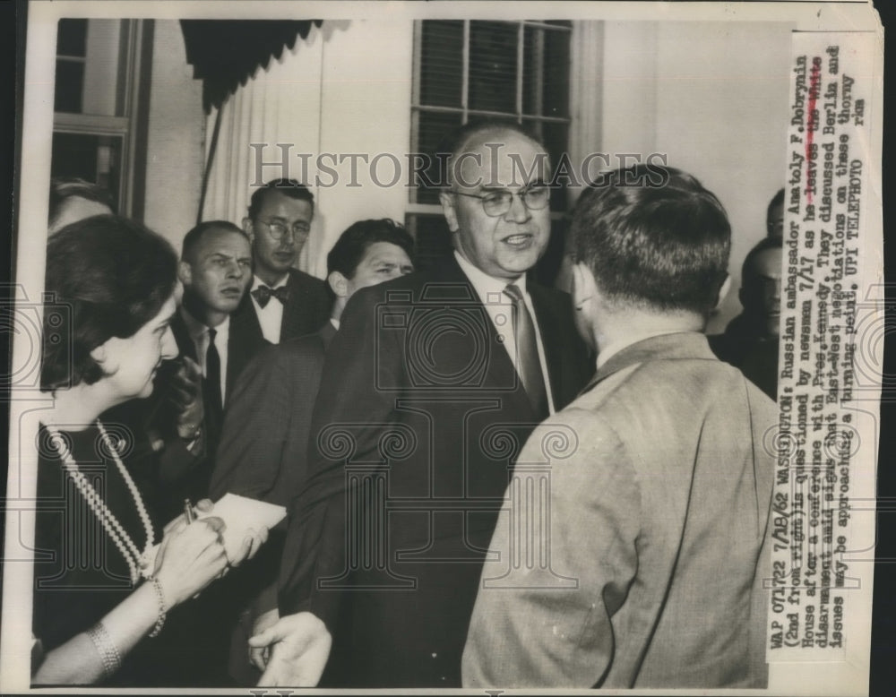 1962 Press Photo Anatoly Debryin Leaves White House - Historic Images