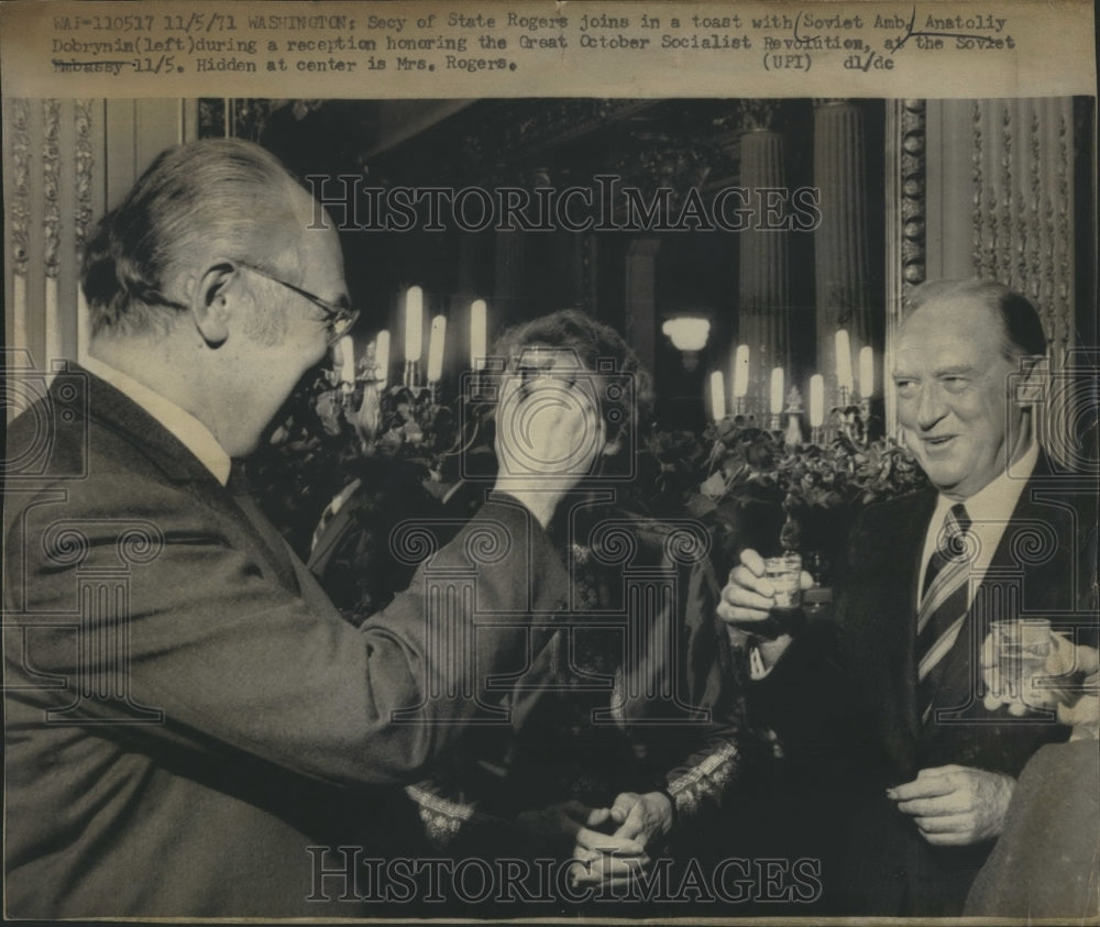 1971 Press Photo Anatoly Debryin Shares Drink With Sec of State, Rogers - Historic Images