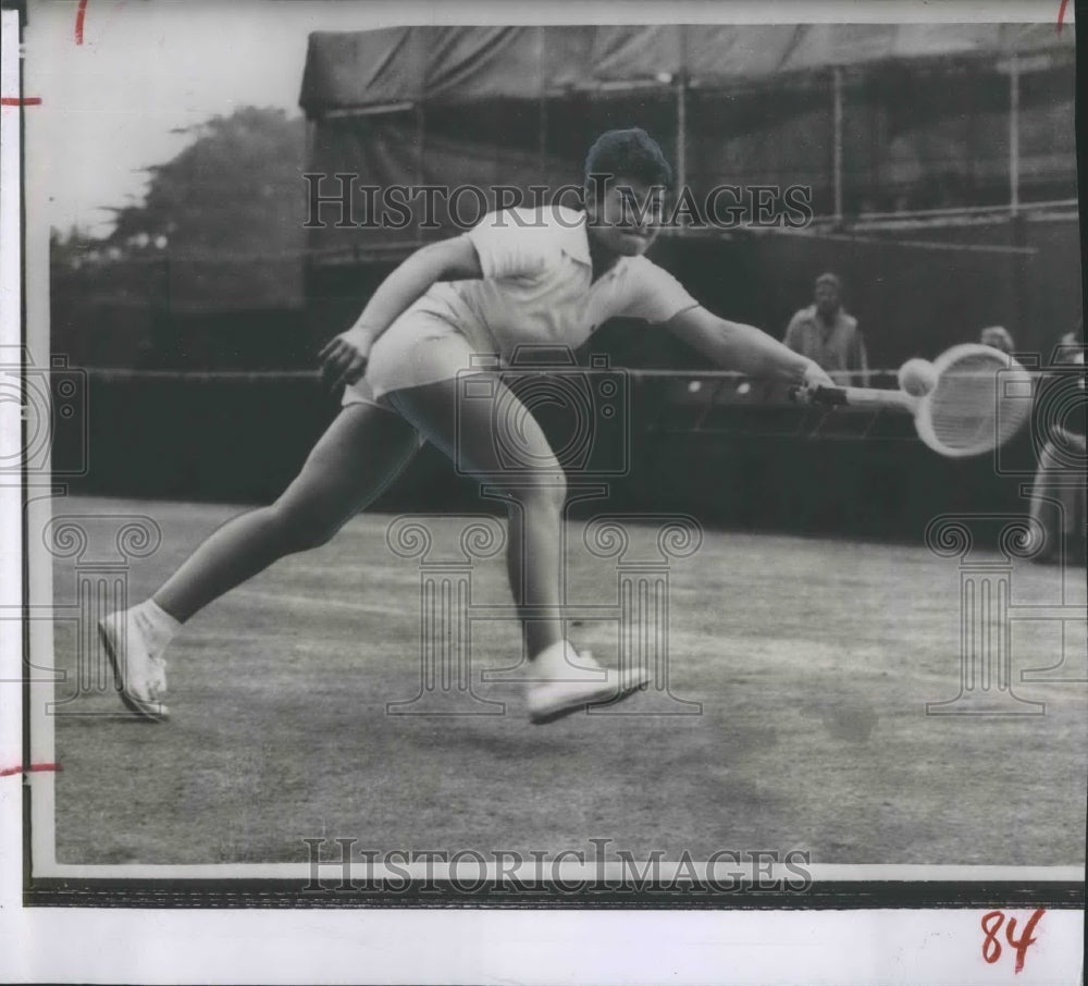 1959 Russian Anna Dmitrieva Defeats USA&#39;s Ruth Jeffrey in England-Historic Images