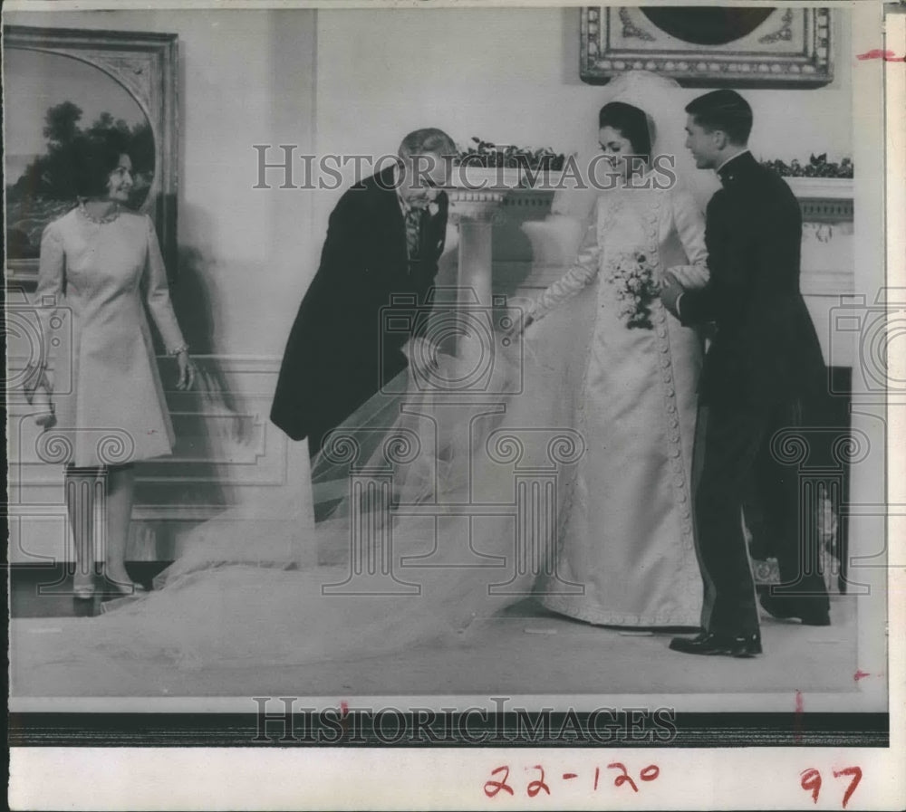 1967 Press Photo Lynda Johnson Wedding to Charles Robb - Historic Images