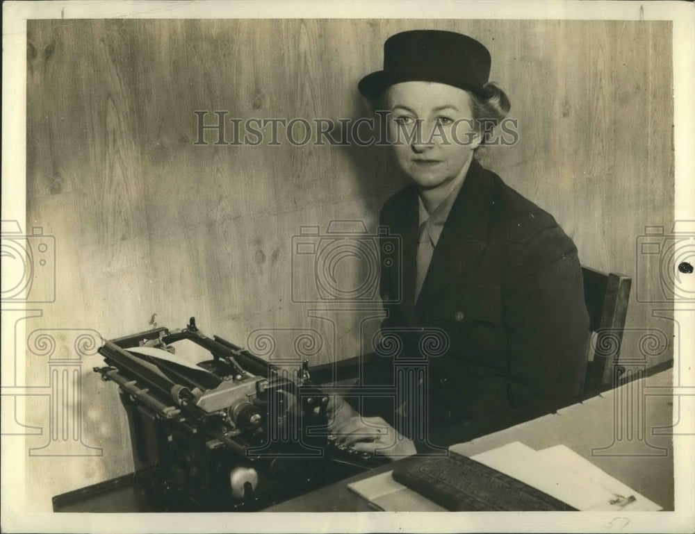 1943 Press Photo Inez Robb War Correspondent International News Service - Historic Images