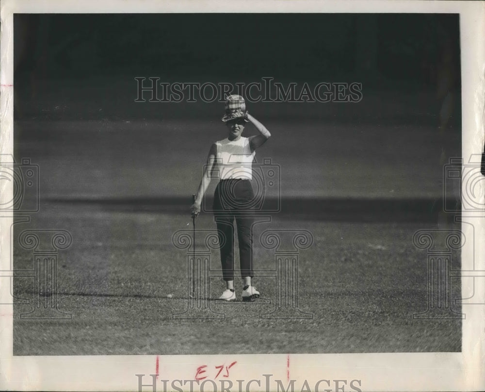 1968 Press Photo Dottie Wilkerson Playing In Golf Tournament - Historic Images