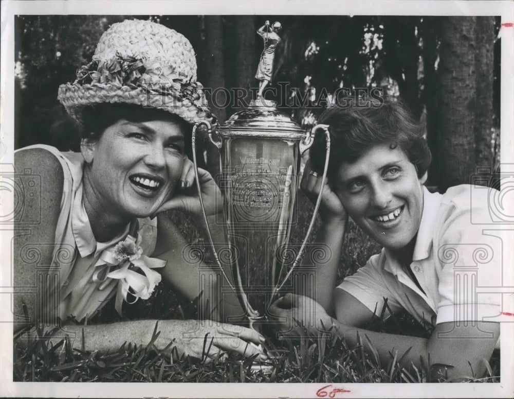 1963 Press Photo Golfers Dottie Wilkerson And Pat Inners After Tournament - Historic Images