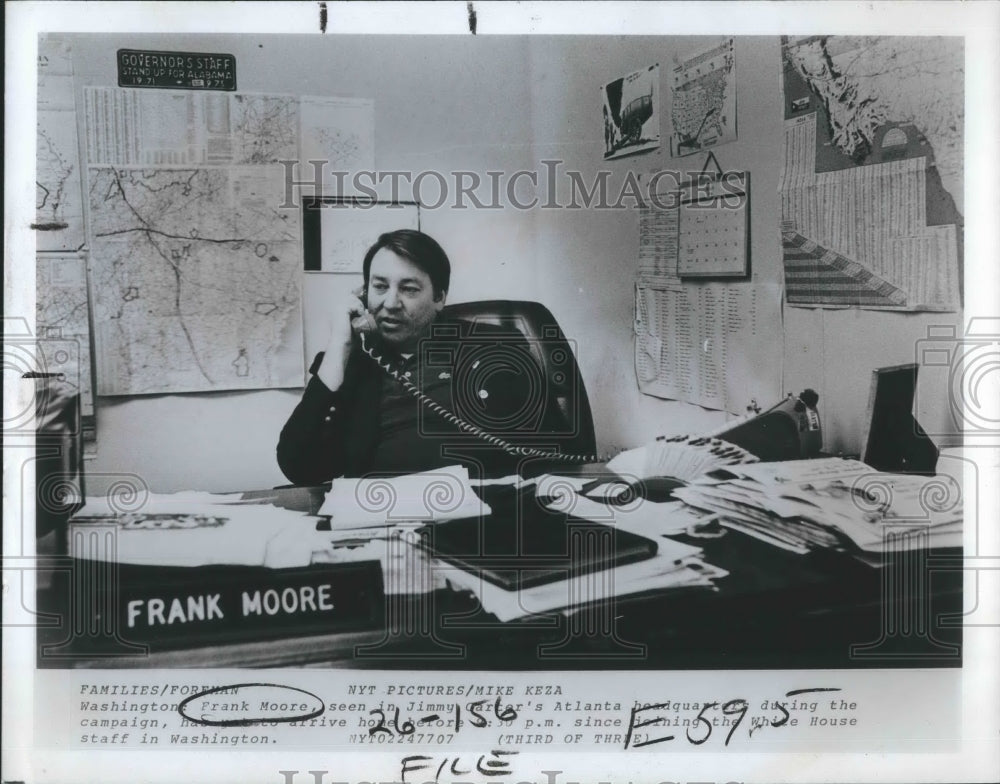 1977 Press Photo Frank Moore At Jimmy Carter&#39;s Atlanta Campaign Headquarters - Historic Images