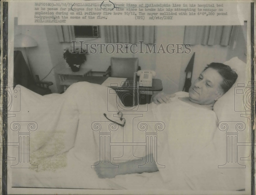 1975 Press Photo Philadelphia Mayor Frank Rizzo Injured After Oil Refinery Fire - Historic Images