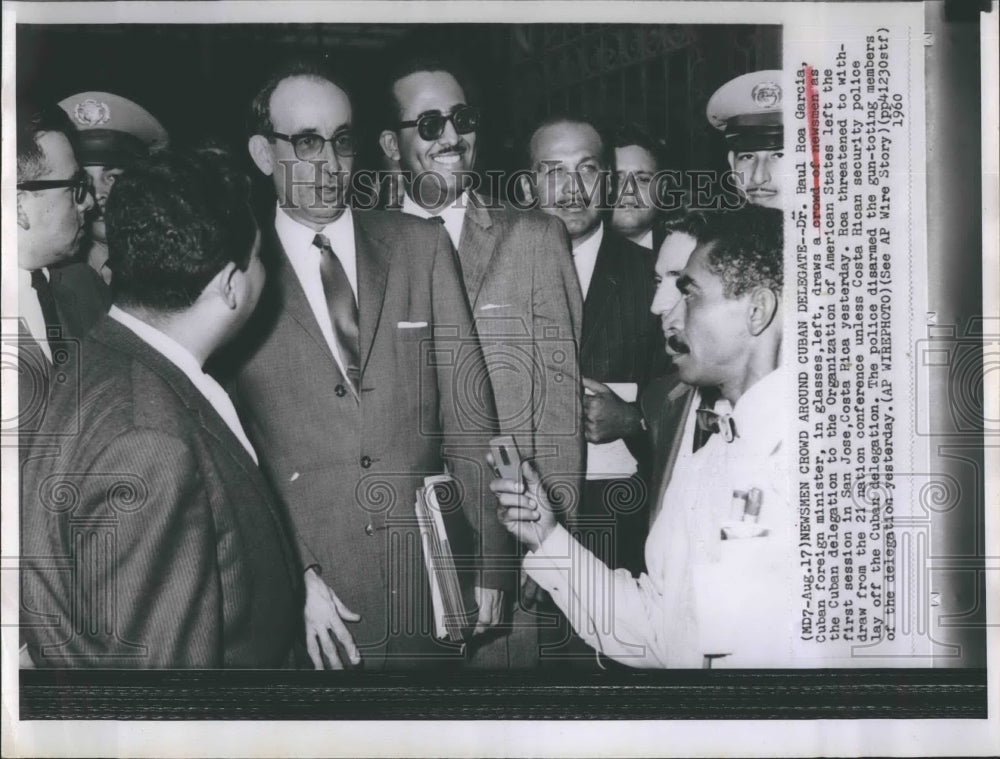 1960 Press Photo Dr. Raul Roa Garcia Cuban Foreign Minister With Police Escort - Historic Images