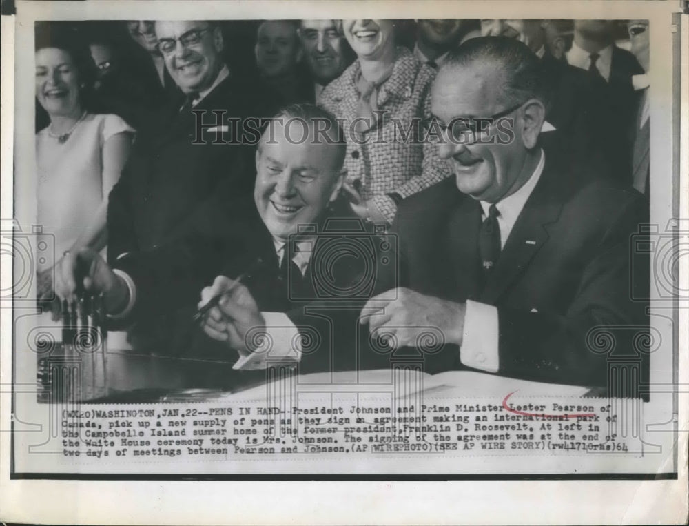 1964 Press Photo US President Johnson and Canadian Prime Minister Pearson - Historic Images