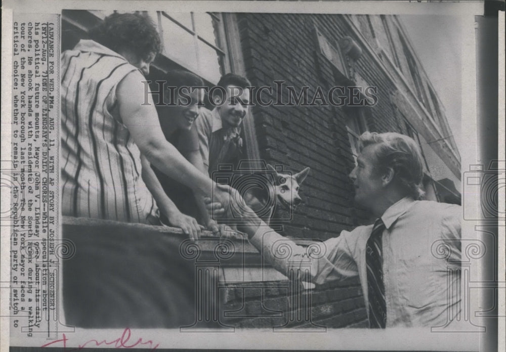 Press Photo NY Mayor Lindsay Walking Tour - RSH18803 - Historic Images