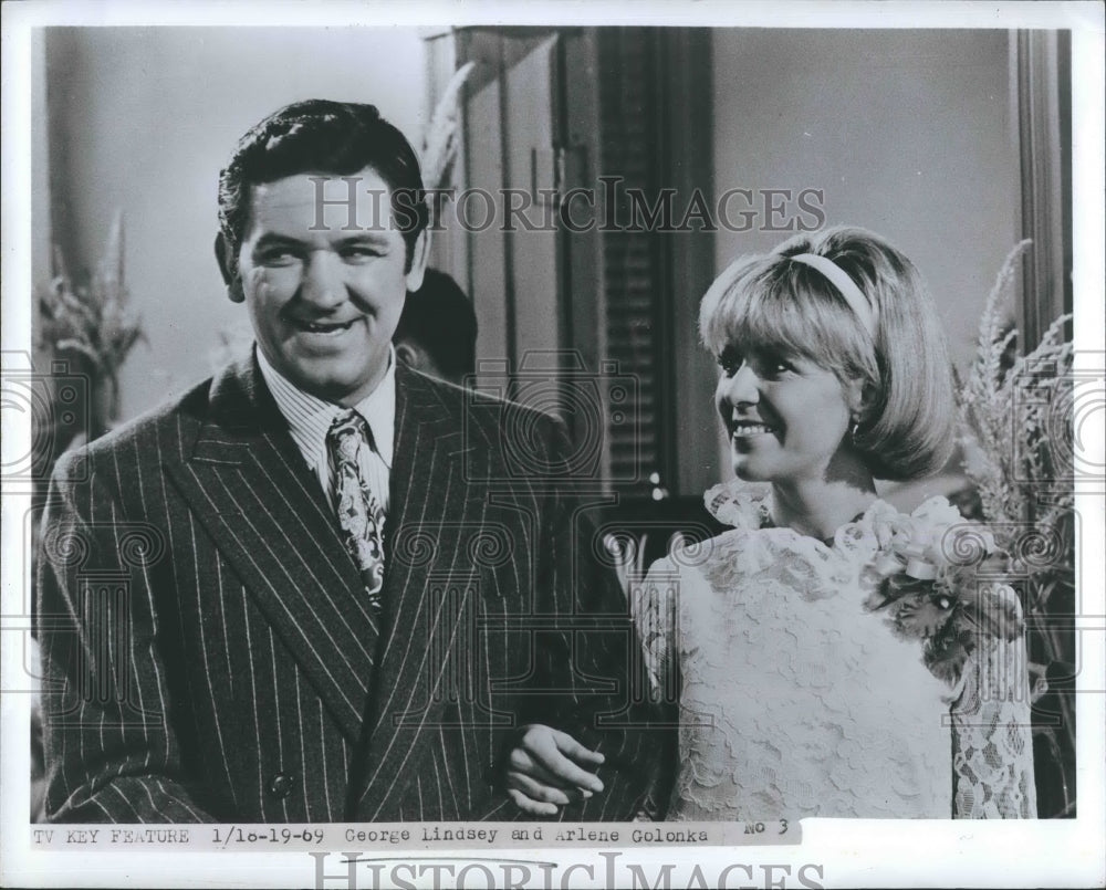 1969 Press Photo George Lindsey And Arlen Golonka Star In Show Mayberry R.F.D. - Historic Images
