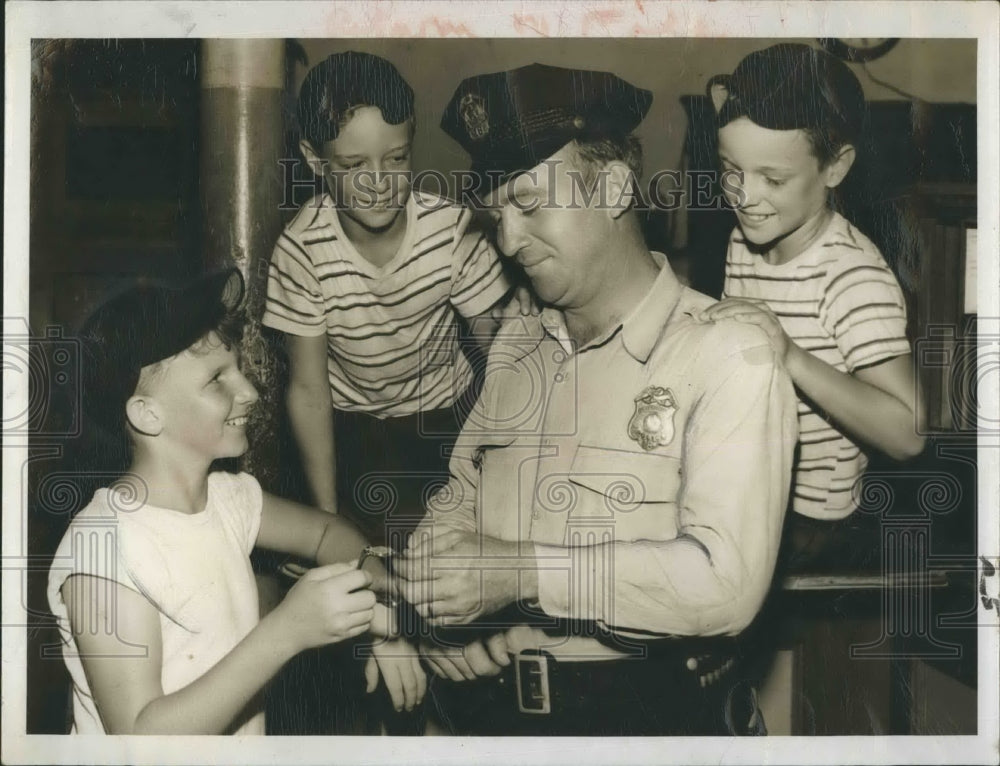 1950 Press Photo Patrolman Leroy Lindsey - RSH18829 - Historic Images