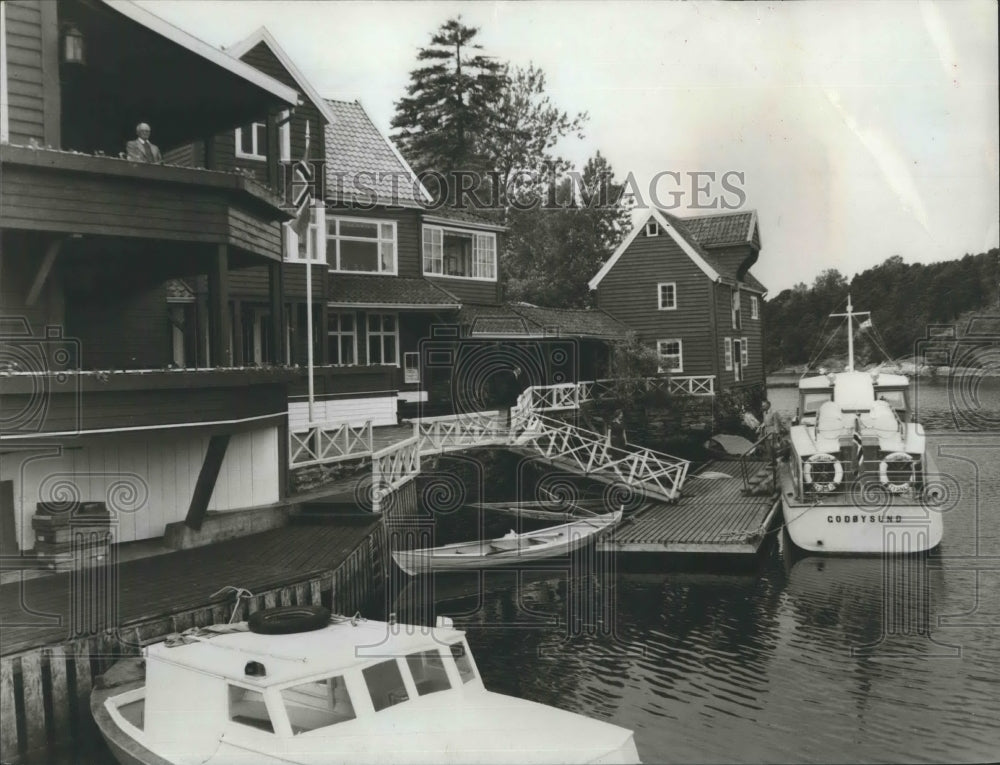 Press Photo This hotel is situated on an island at the very entrance of the - Historic Images