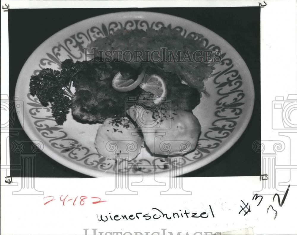 1979 Press Photo German Dish Wienerrschnitzel. - RSH19081 - Historic Images