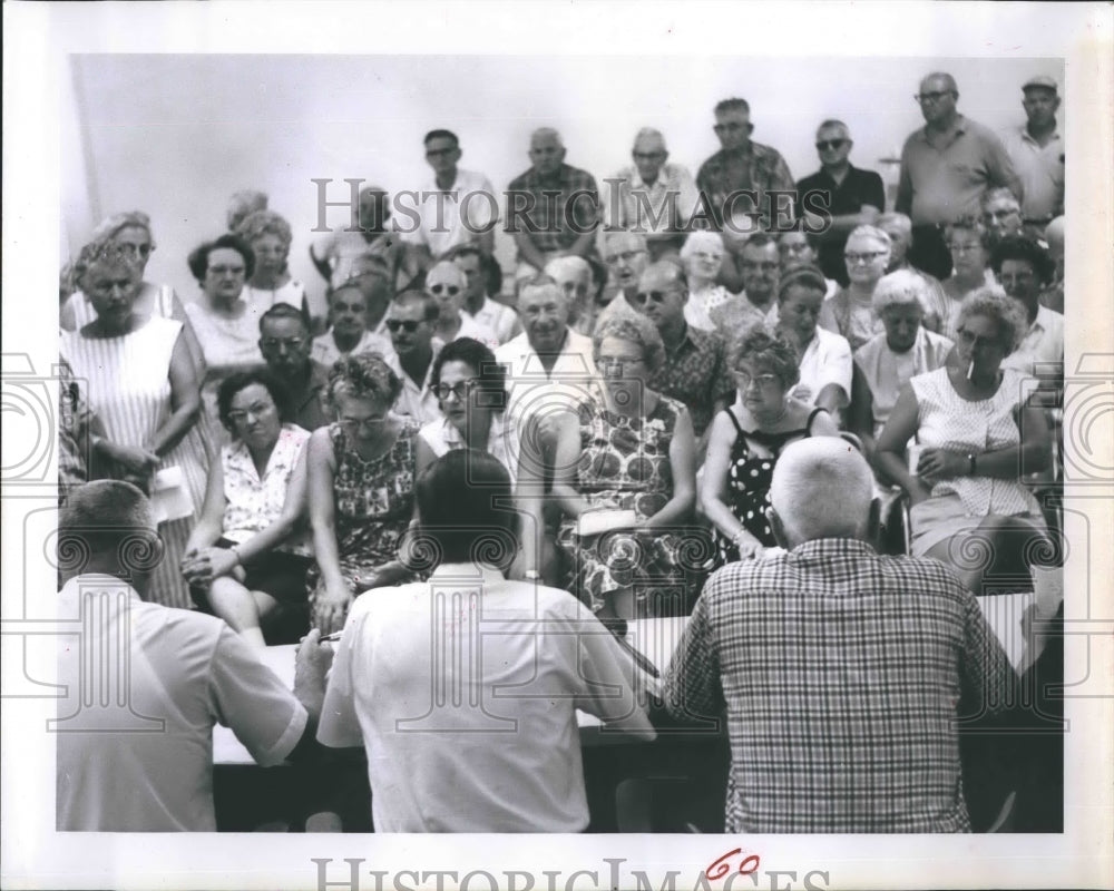 1964 Press Photo North Port Charlotte protest of new budget - Historic Images