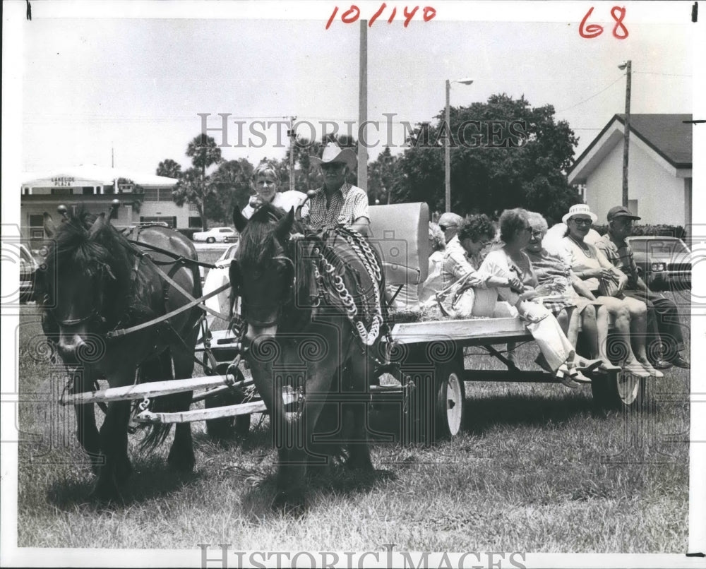 1979 Press Photo Capt. Tip Porter with his horse wagon. - RSH19281 - Historic Images