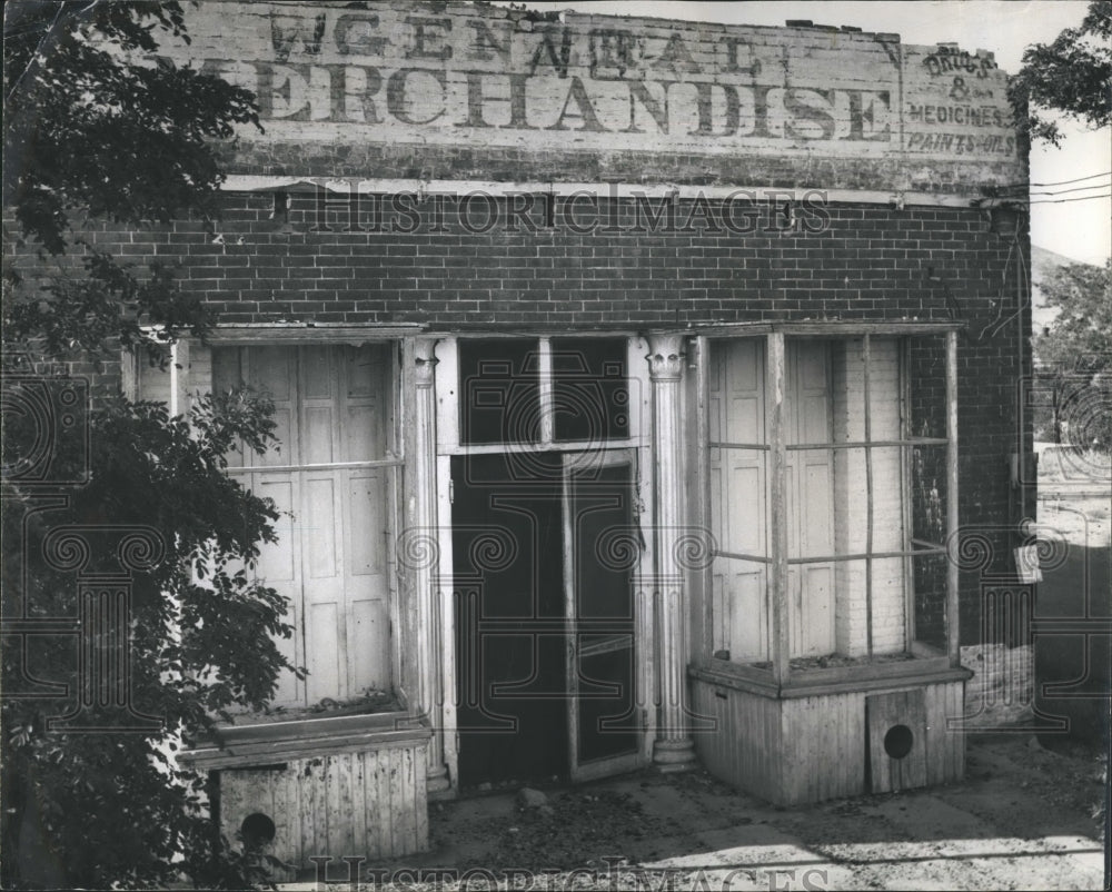 1976 Old merchandise store-Historic Images