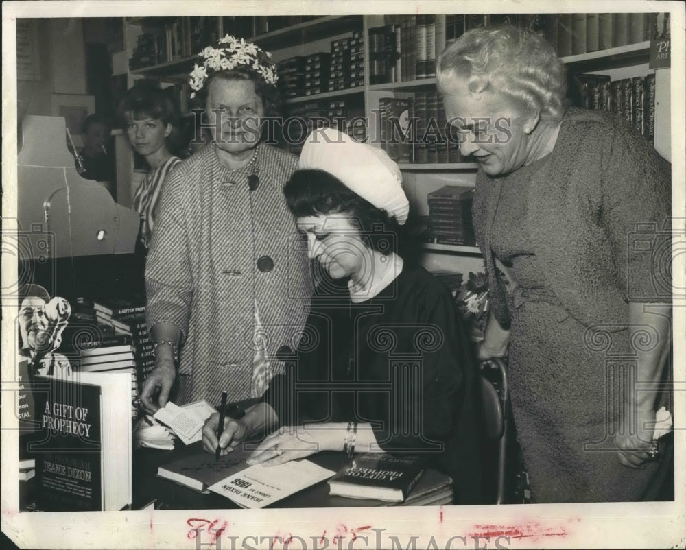 1968 Press Photo Jean Dixon signs copies of her book &quot;A Gift of Prophecy.&quot; - Historic Images