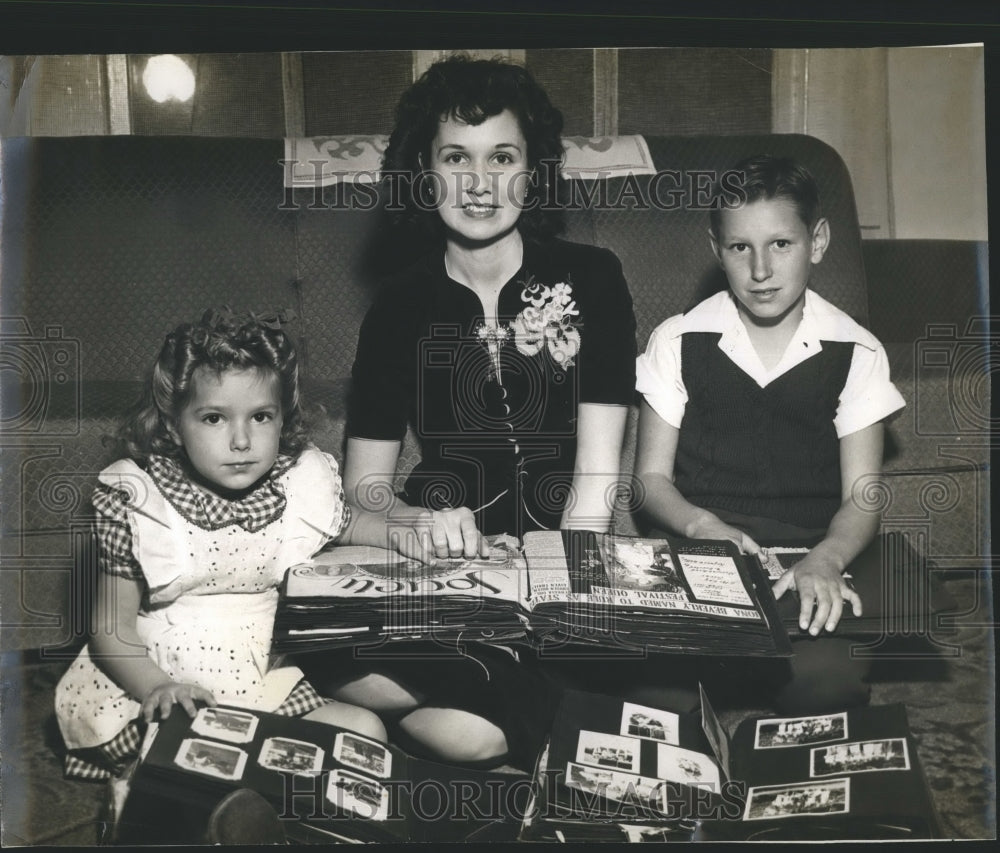 Press Photo Mrs. Paul E. Ditmore, dauther, Ruth, son, David - Historic Images