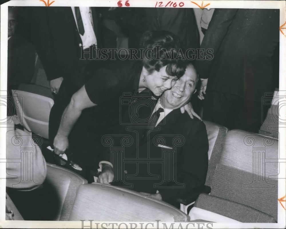 1967 Press Photo Roy Disney With Cousin Dottie Austin Of Daytona Beach - Historic Images