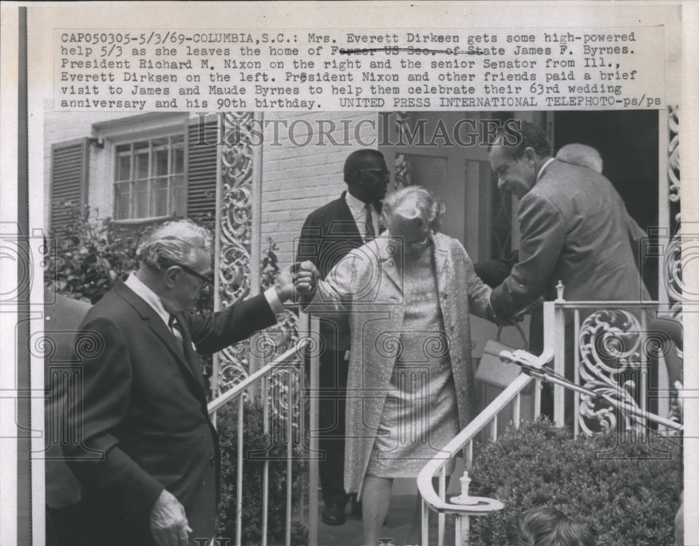 1969 Press Photo Mrs. Everett Dirksen escorted by Pres.Nixon. - Historic Images