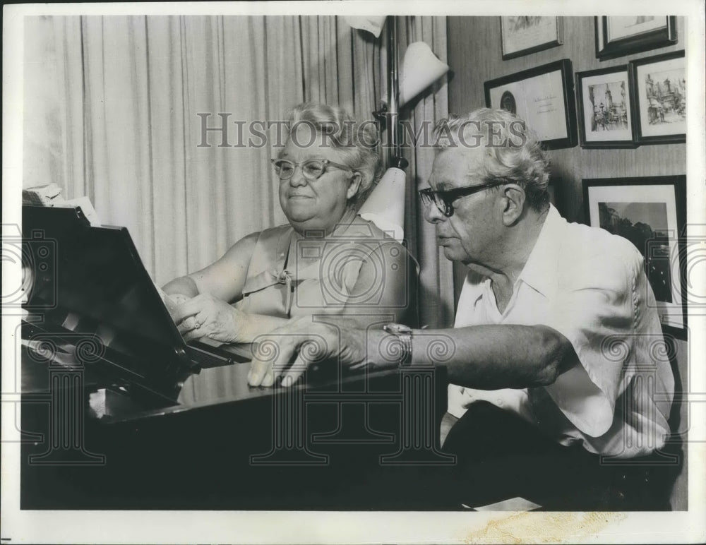 1967 Press Photo Senator Everett Dirksen Wife Louella Good Company Piano - Historic Images