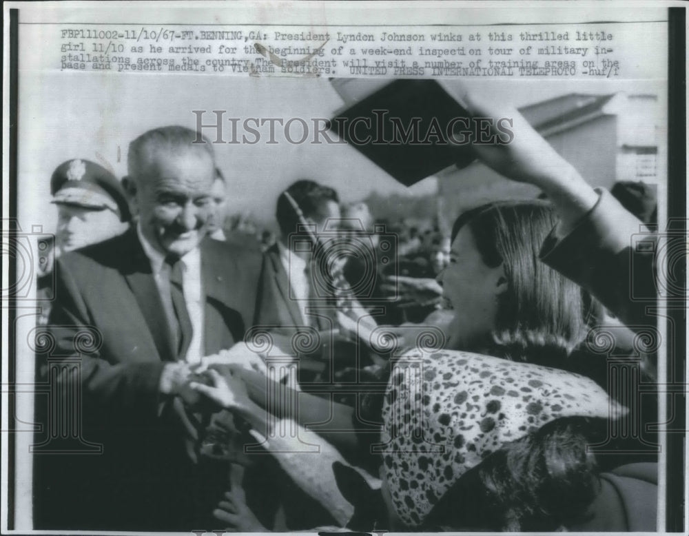 1967 Press Photo President Lyndon B. Johnson Crowd Girl - RSH19705 - Historic Images