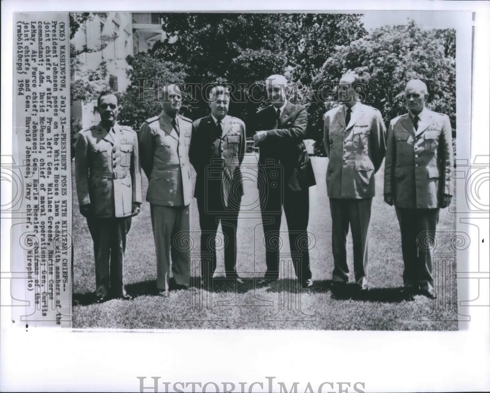 1964 Press Photo President Lyndon B. Johnson General Wallace Greene Admiral - Historic Images