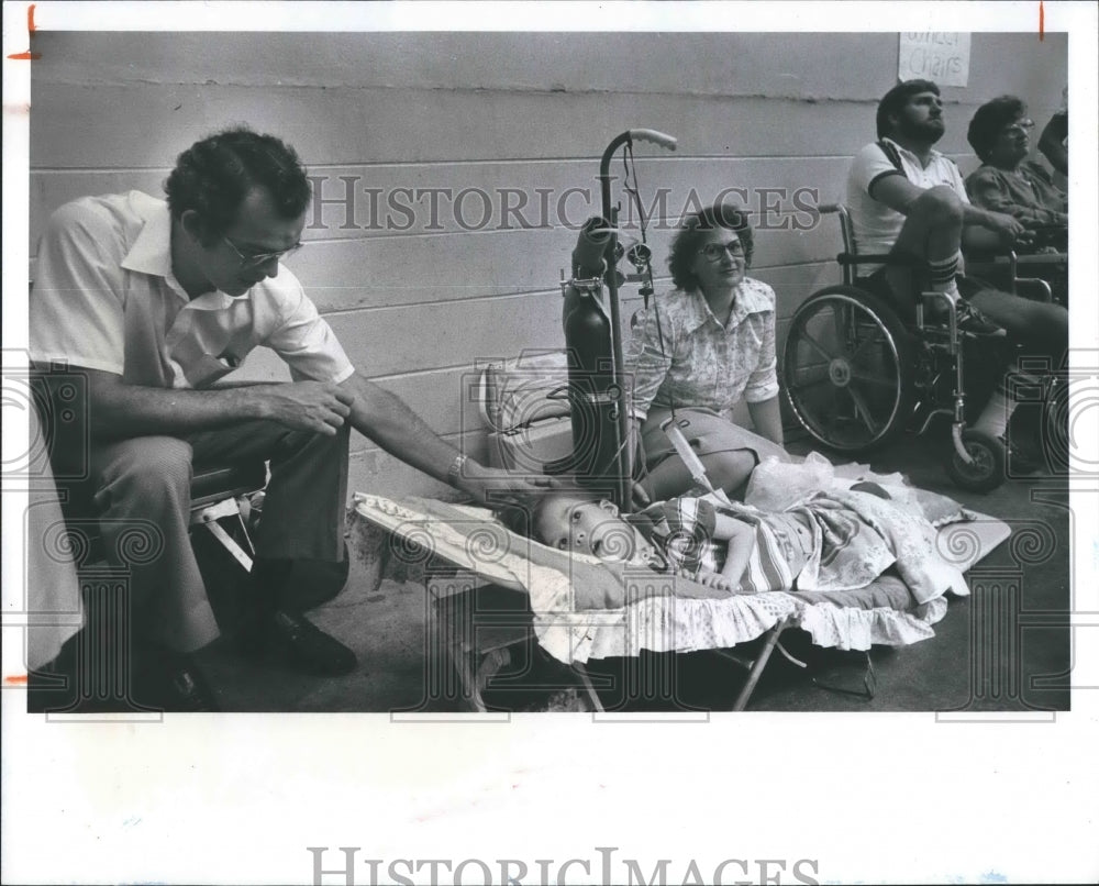 1984 Press Photo Father Ralph Anthony Di Orio Catholic Healer - Historic Images