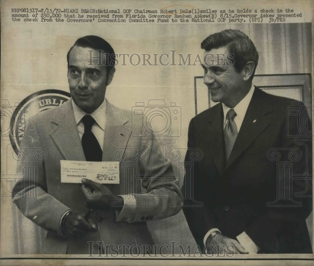 1972 Press Photo Robert Dole(L) and Rueben Askew(R) show in the picture. - Historic Images