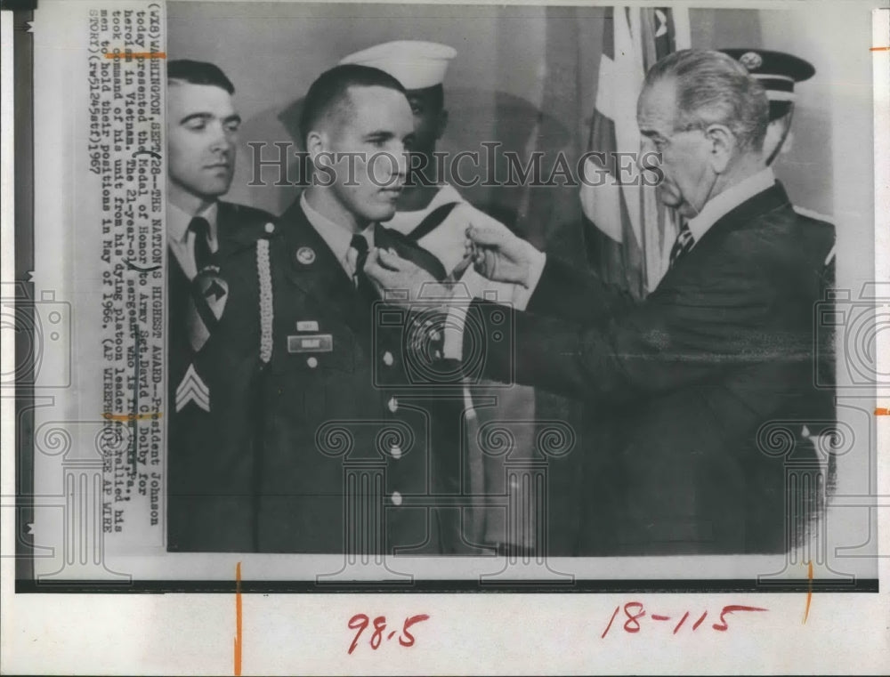 1967 Press Photo Johnson Awards Sgt Dolby with Medal of Honor - RSH19873 - Historic Images