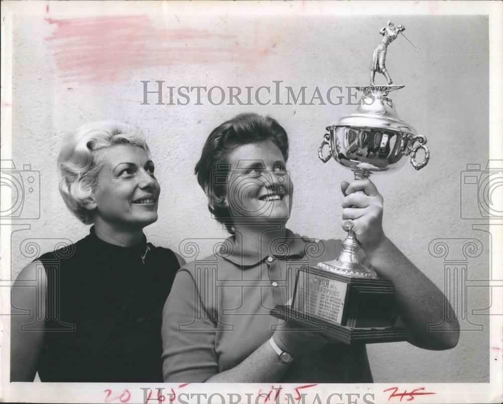 1963 Press Photo Marcia McLachlan Sunset Country Club Golf Winner Francine Null - Historic Images