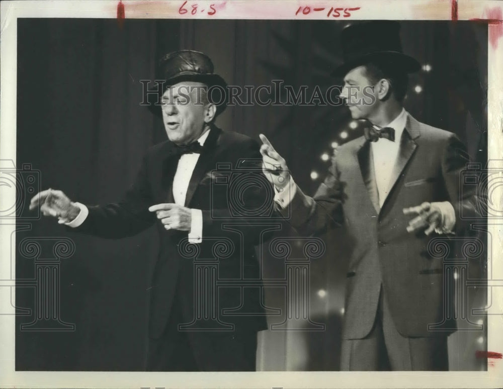 1967 Press Photo Donald O&#39;Connor(L) and Ted Lewis in&quot;Is Everybody Happy&quot; - Historic Images