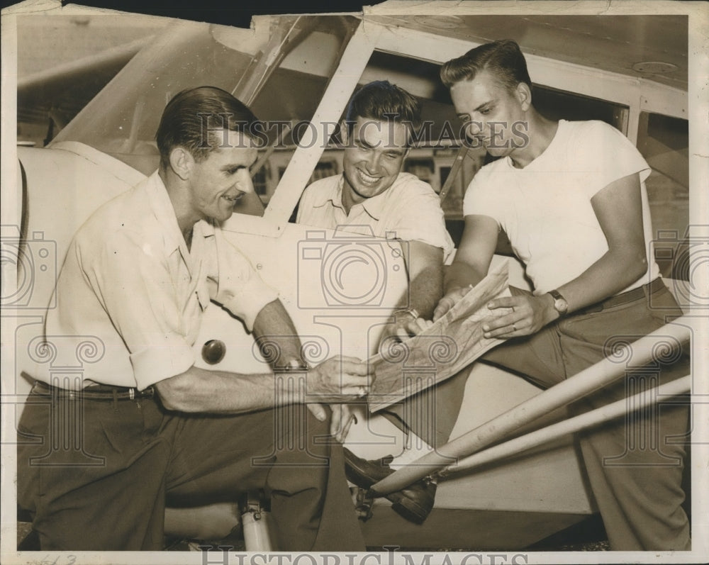 1947 Press Photo Robert D.Leon owner of Southern Aviation Company. - Historic Images