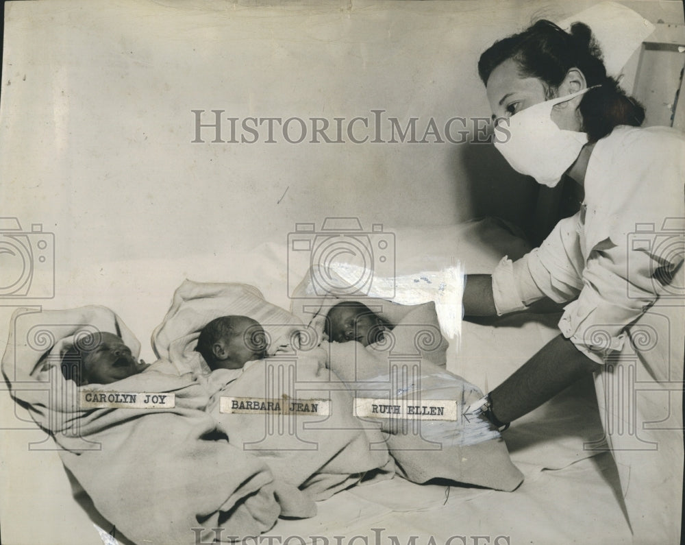 1947 Press Photo Mrs.Joseph L' Haureaux born triplets girls - RSH19943 - Historic Images