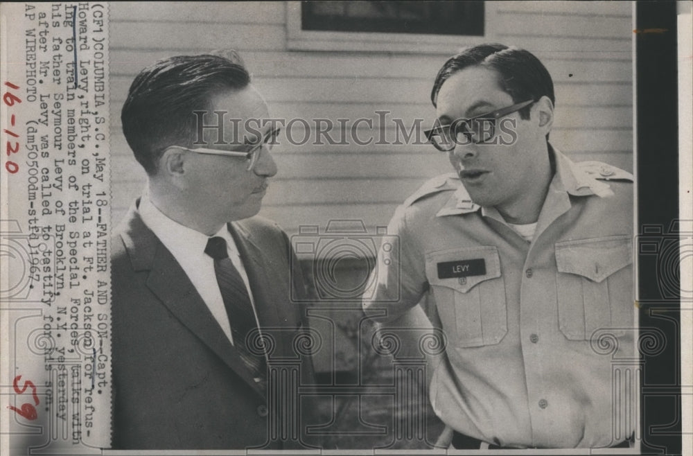 1967 Press Photo Capt.Howard Levy talked with his father outside the courtroom. - Historic Images