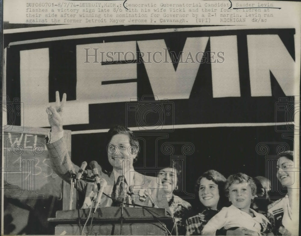 1974 Press Photo Democratic Gubernatorial Candidate Sander Levin With Family - Historic Images