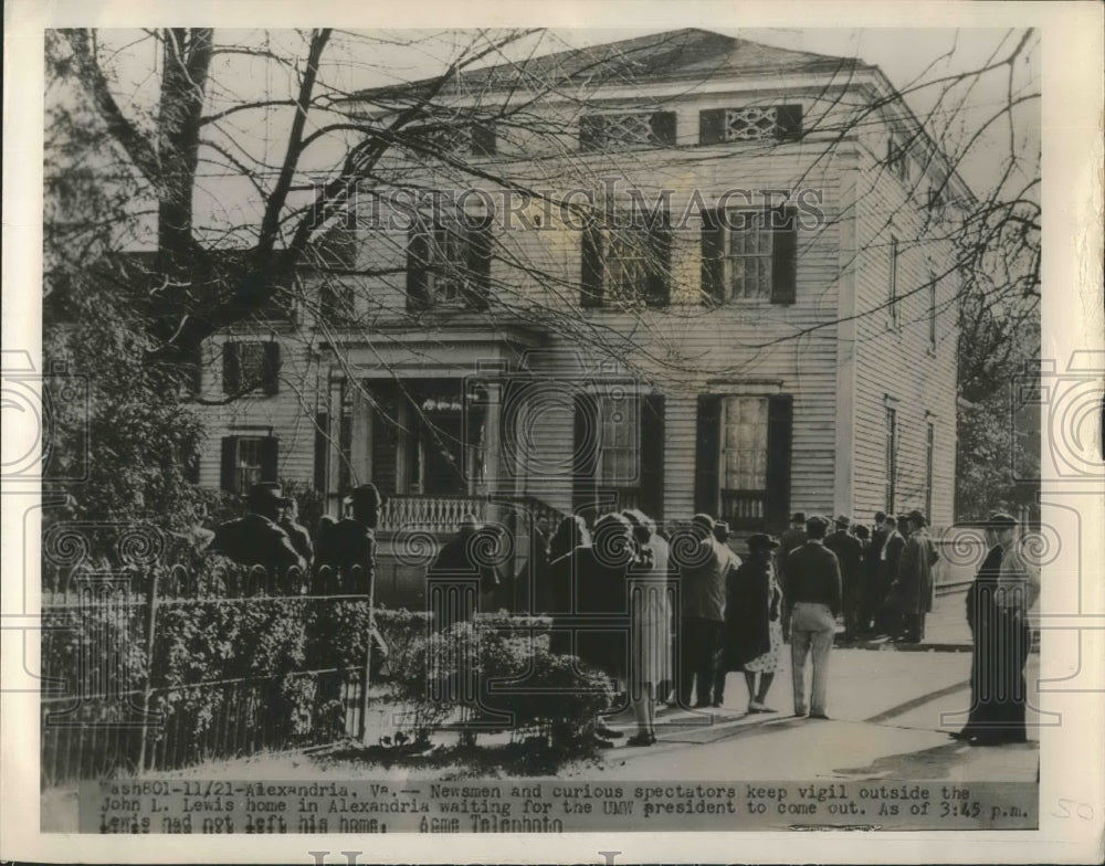 Press Photo Alexandria Virginia John L. Lewis Home People Wait For Man To Leave - Historic Images