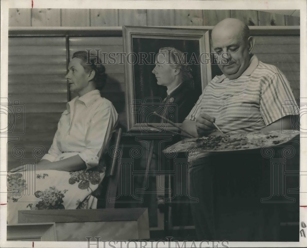 Press Photo A man paints the woman seating in front oh him - Historic Images