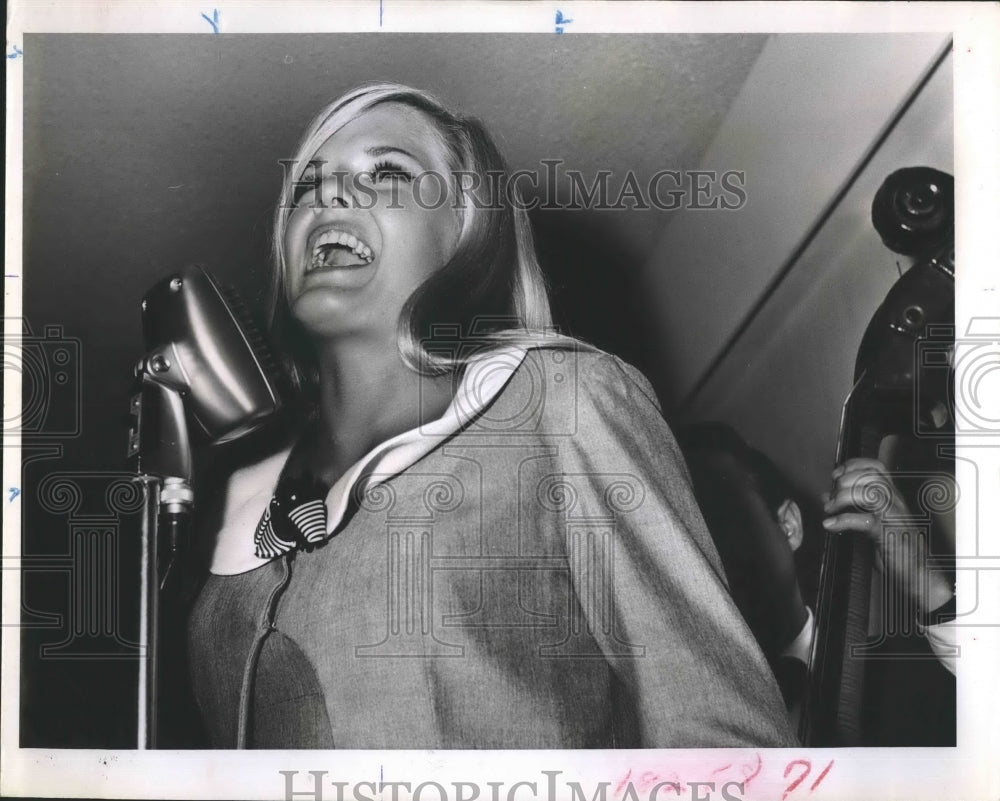 1965 Press Photo Gloria Loring Singer - RSH20179 - Historic Images