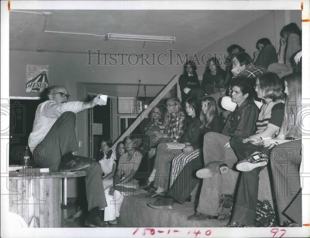 1972 Press Photo Dog Lonie Youth Speaker St. Petersburg Florida - Historic Images