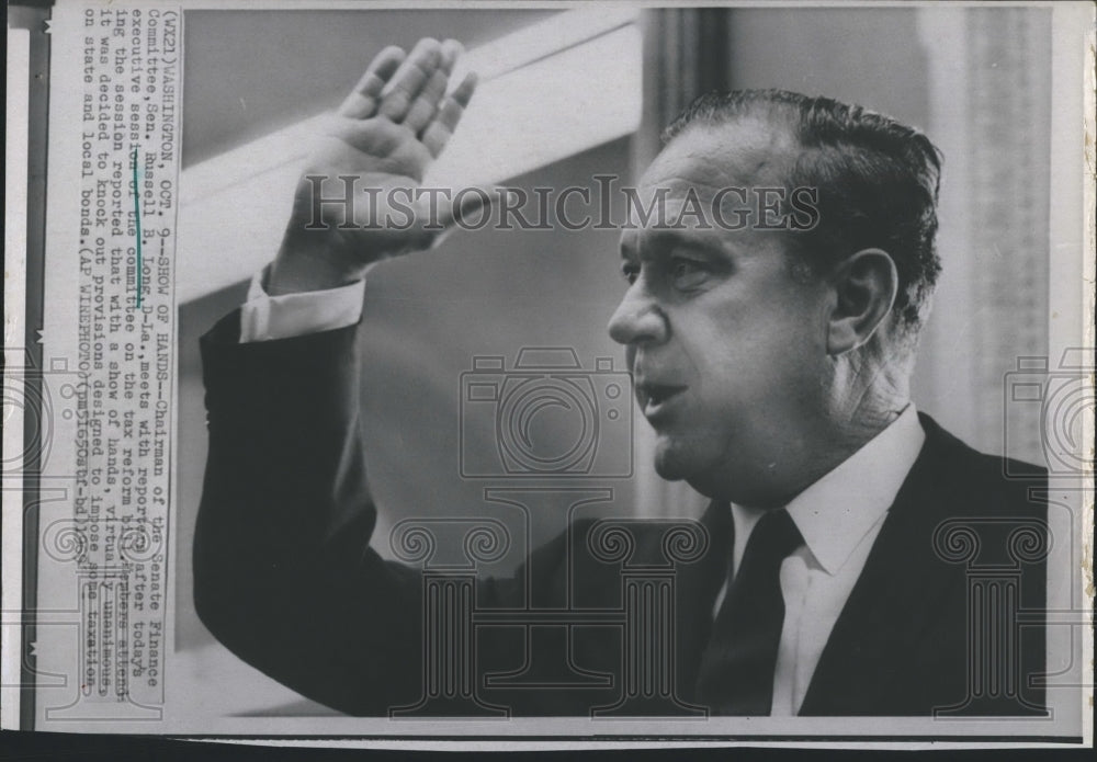 1969 Press Photo Sen.Rusell Long waves his hand - RSH20321 - Historic Images