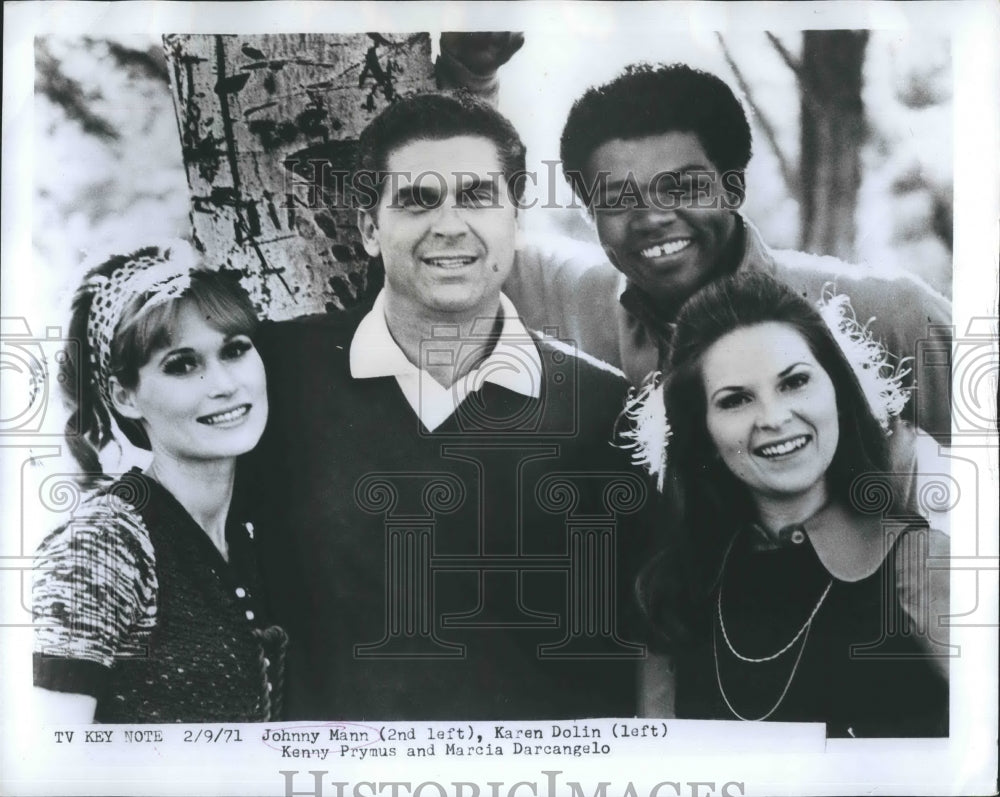 1971 Press Photo A picture of Johny Mann(2nd left),Karen Dolin(left),Kenny Prymus and Marcia Carcang - Historic Images